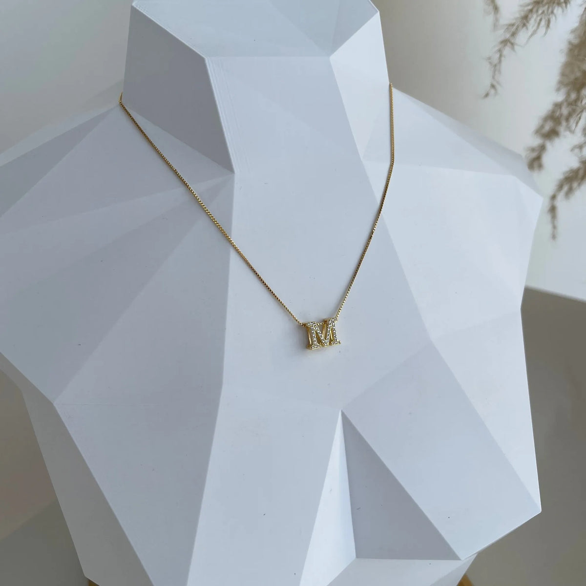 Colar Letra Cravejado c/ Mini Zircônia Dourado