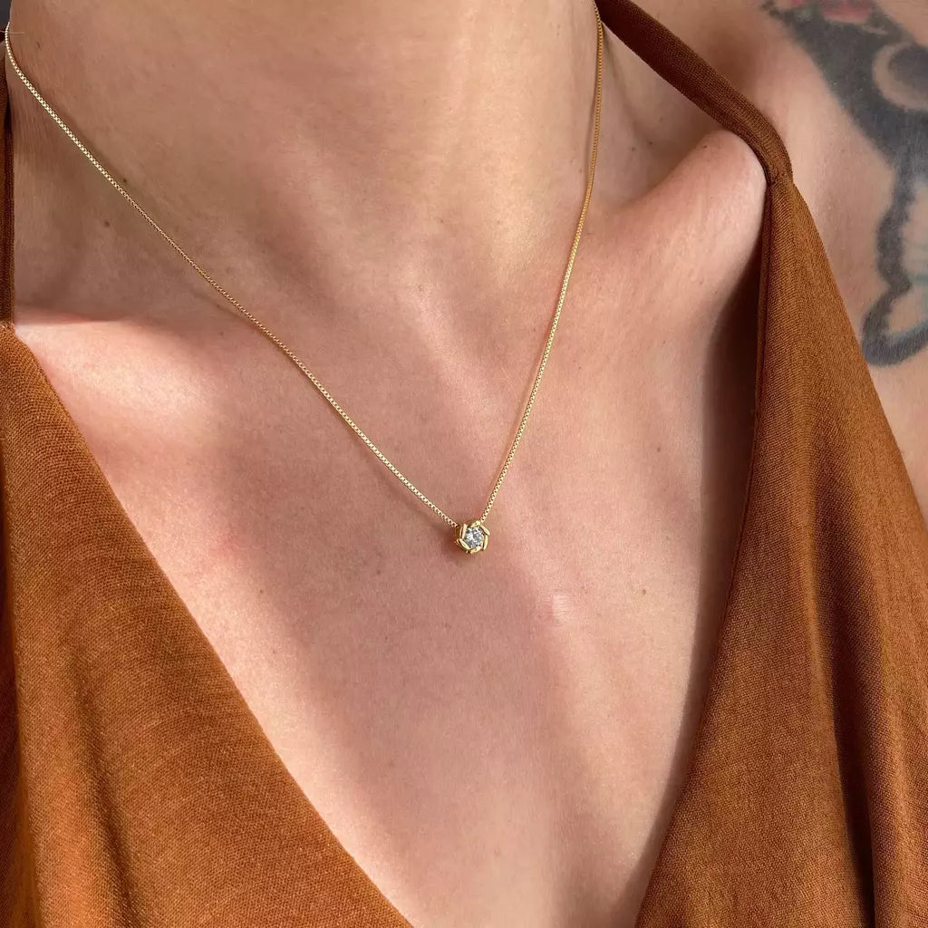 Colar Mini Flor Zircônia Dourado