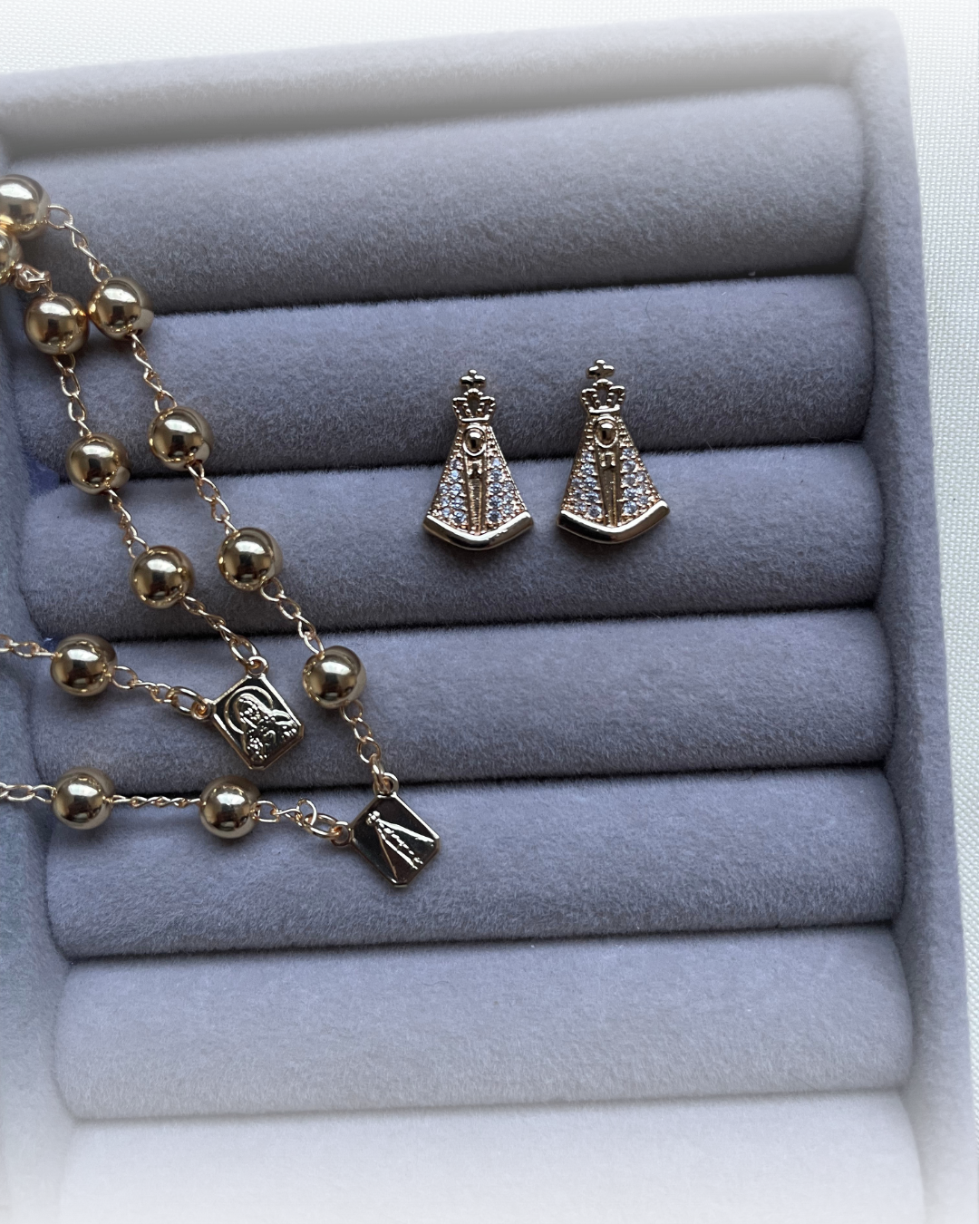 Kit Essencia da Fé Dourado - Pulseira Escapulário + Brinco Nossa Senhora