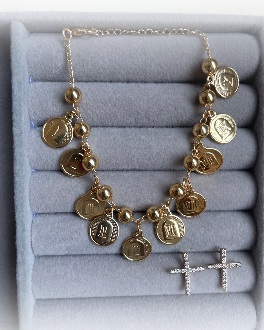 Kit Essencia da Fé Dourado - Pulseira 10 Mandamentos + Brinco Cruz Cravejado