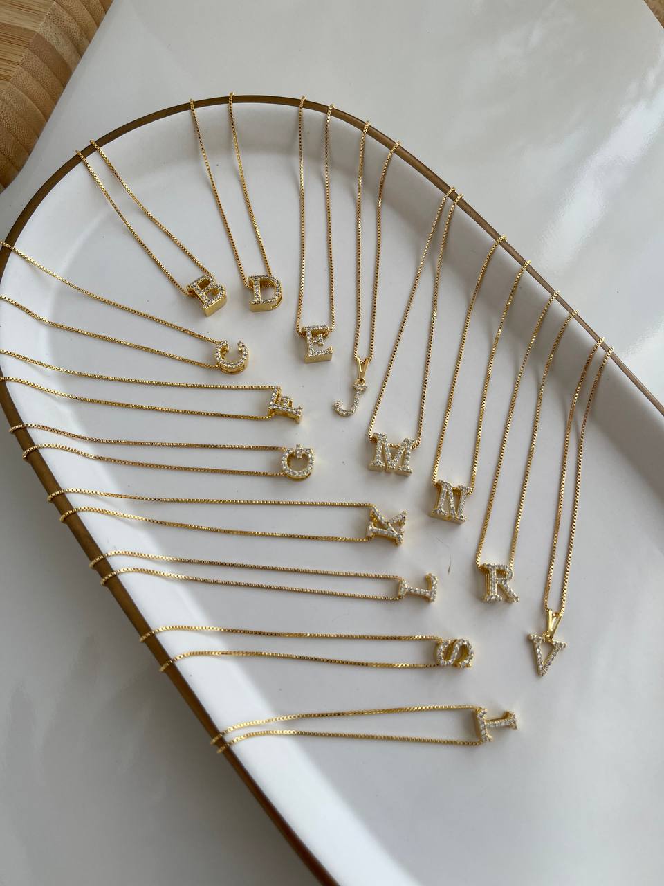 Colar Letra Cravejado c/ Mini Zircônia Dourado