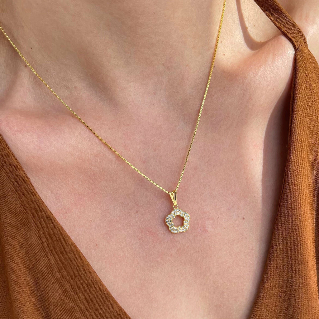 Colar Flor Cravejado Dourado