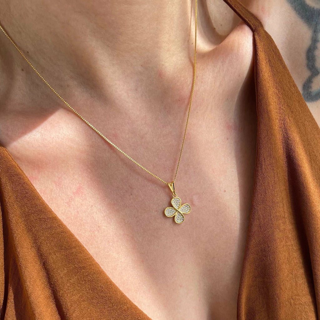 Colar Trevo Cravejado 15mm Dourado