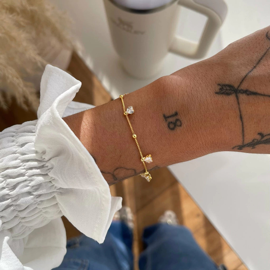 Pulseira Delicada Bolinhas e Corações Zircônias Dourado